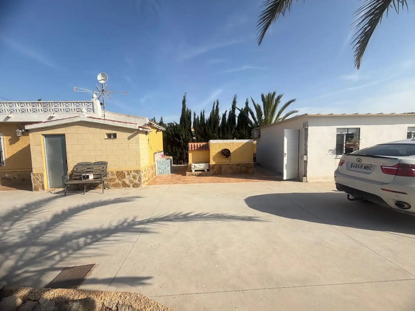 Vista exterior de Casa o xalet en venda en Elche / Elx amb Aire condicionat, Jardí privat i Terrassa