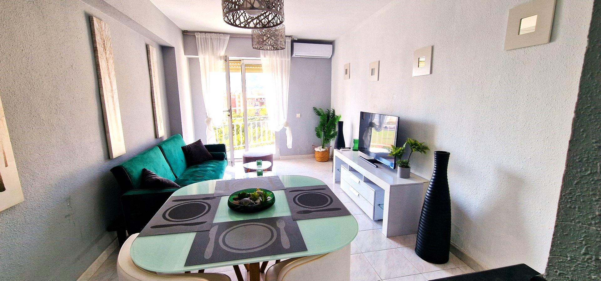 Sala d'estar de Apartament de lloguer en Benalmádena amb Aire condicionat, Calefacció i Terrassa