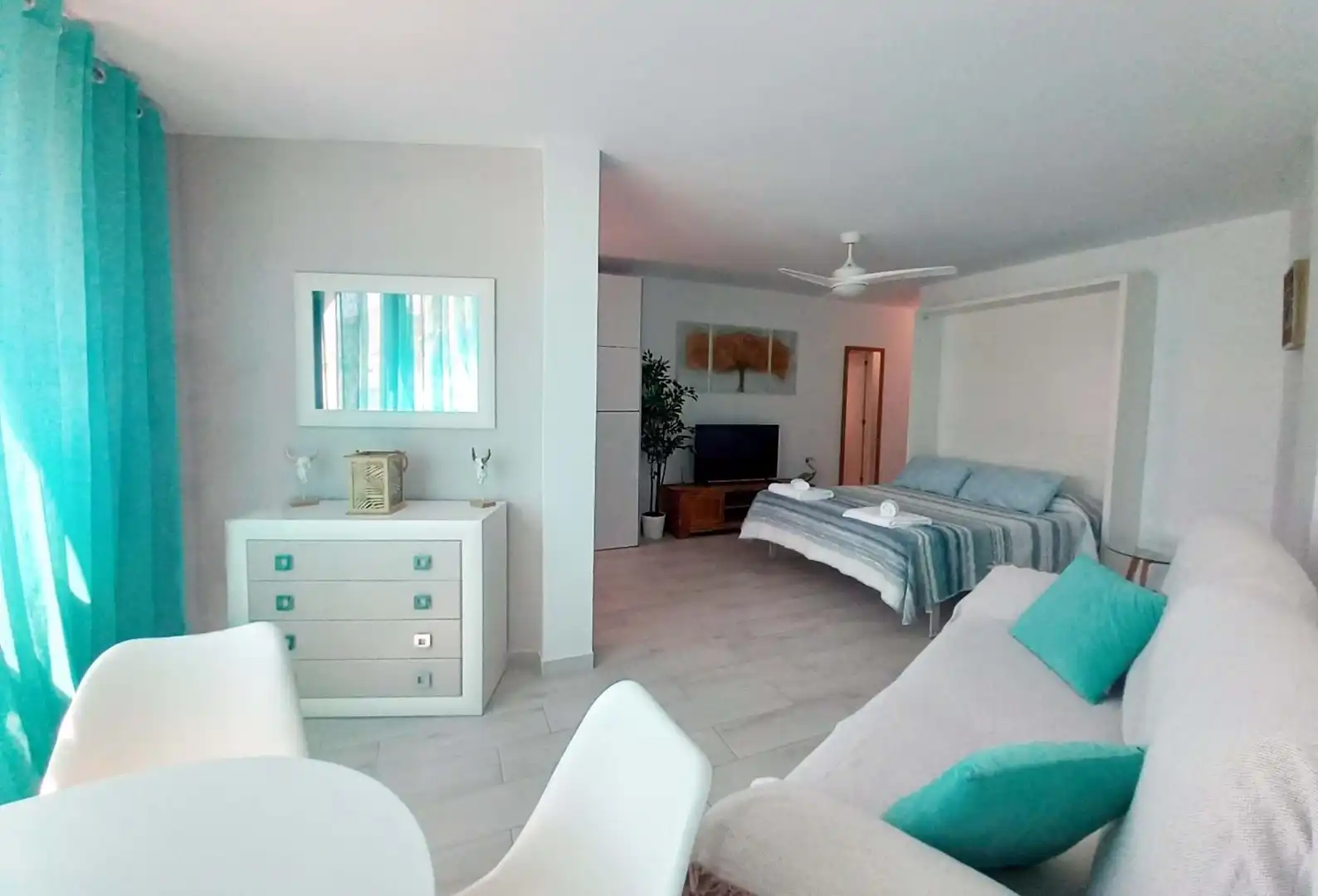 Sala de estar de Estudio en venta en Arona con Terraza, Piscina y Balcón