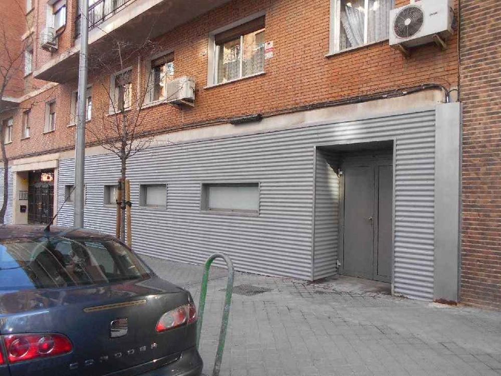 Vista exterior de Local en venta en  Madrid Capital