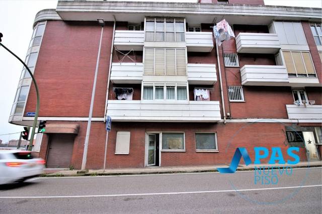 Local comercial en Venta en Calle Juan Guerrero Urreisti en Peñacastillo - Nueva Montaña