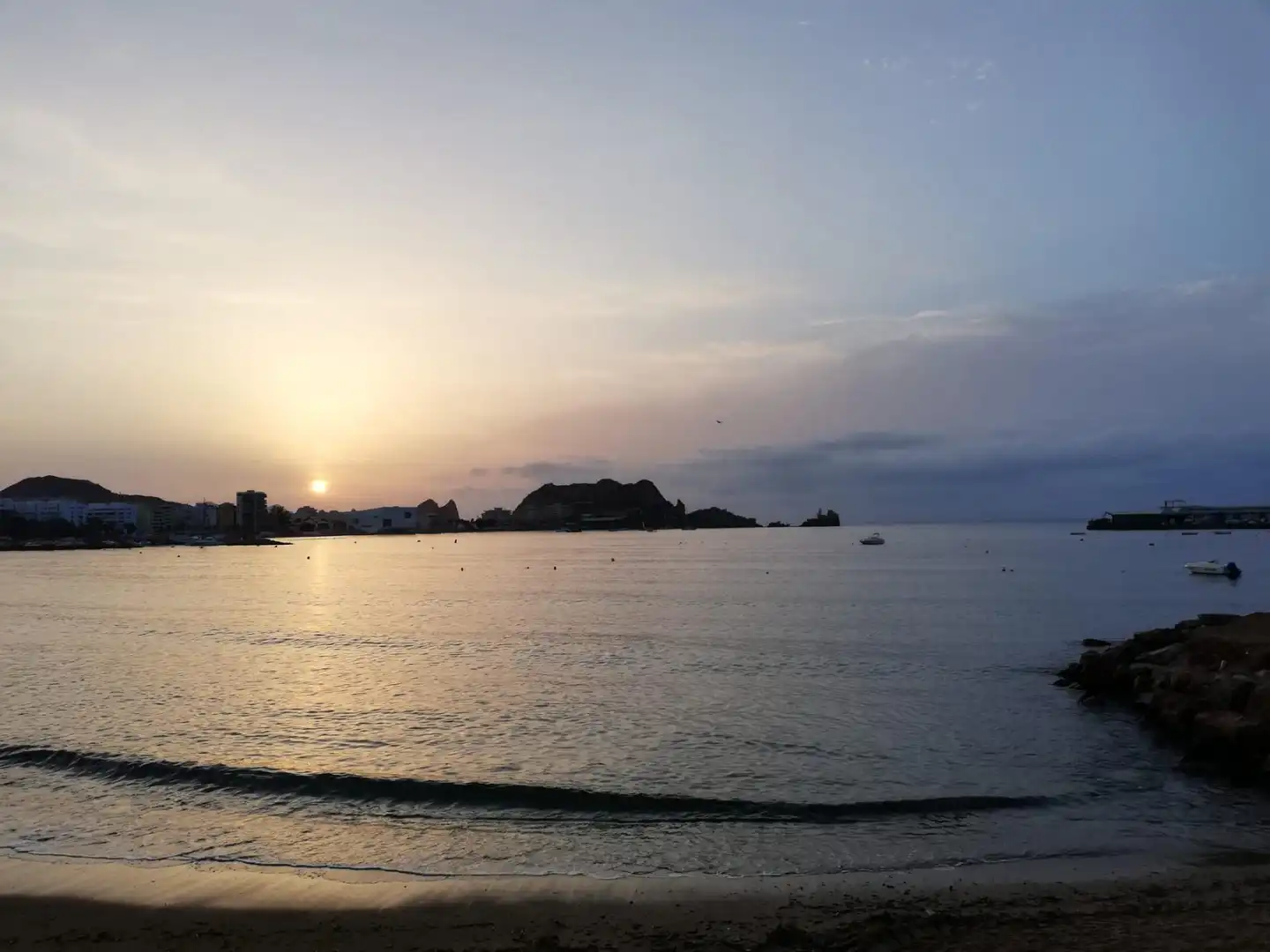 Vista exterior de Casa o xalet en venda en Águilas amb Calefacció, Piscina i Balcó