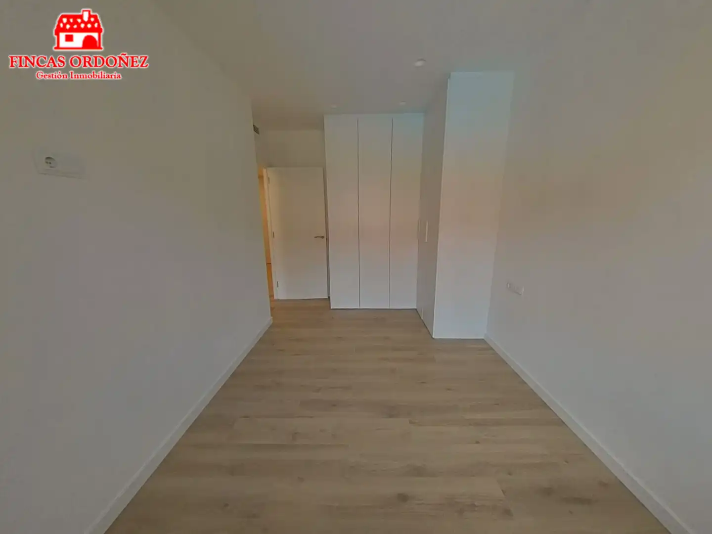 Schlafzimmer von Wohnung zum Verkauf in Sant Andreu de la Barca mit Klimaanlage, Heizung und Balkon