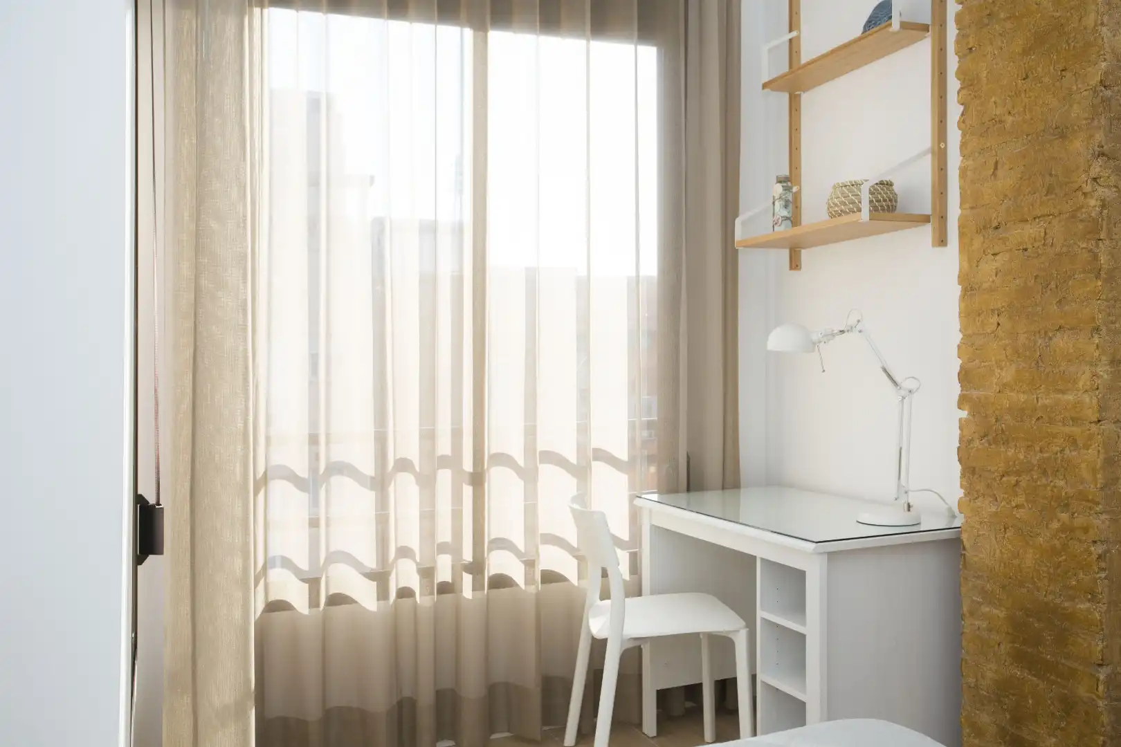 Bedroom of Flat for share in Valencia  with Air Conditioner, Parquet flooring and Furnished
