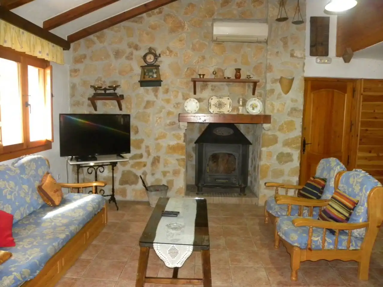 Sala d'estar de Finca rústica en venda en Moratalla amb Aire condicionat, Calefacció i Jardí privat