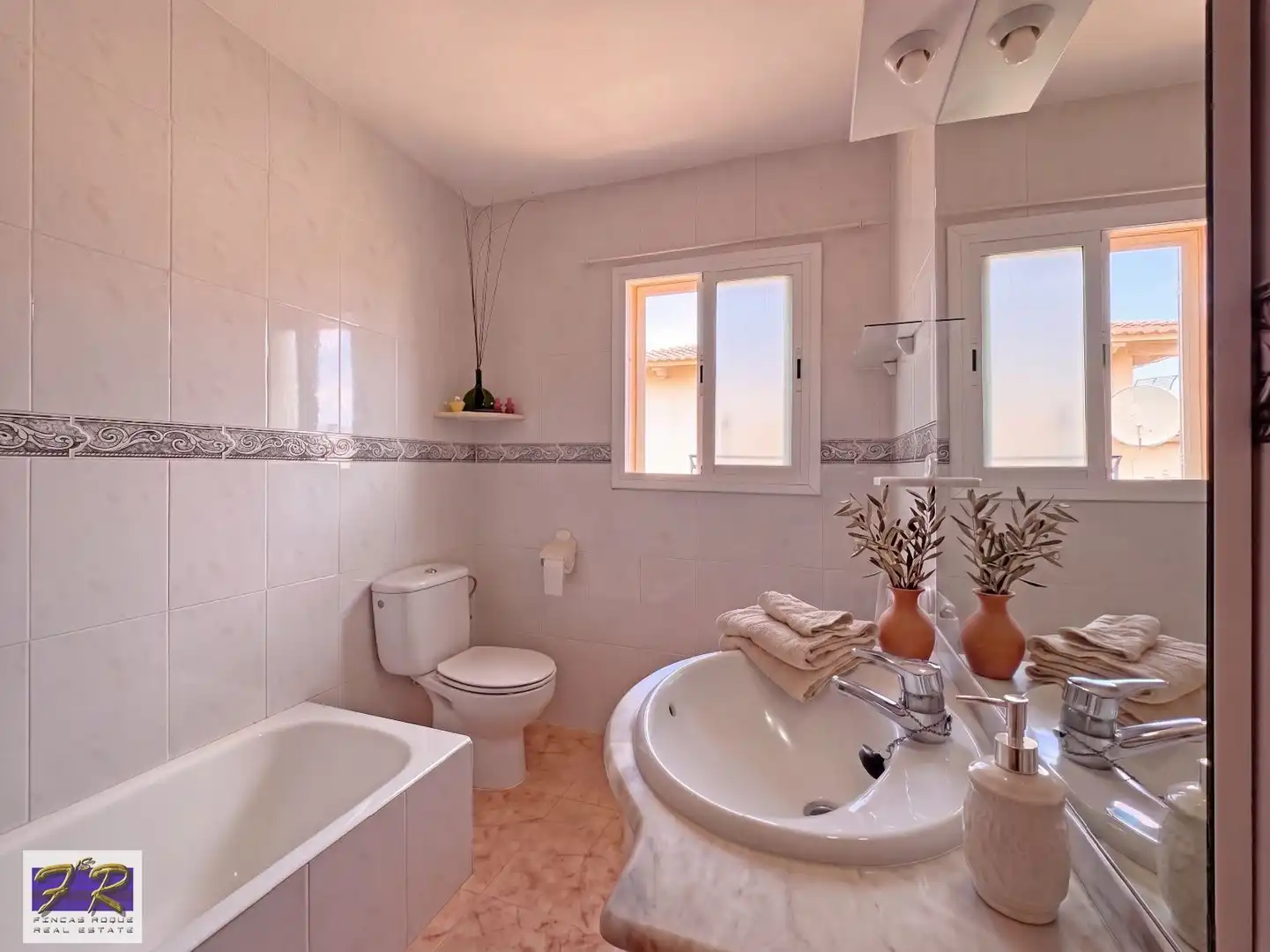 Bathroom of Houses for sale in Alcúdia  with Air Conditioner, Terrace and Storage room