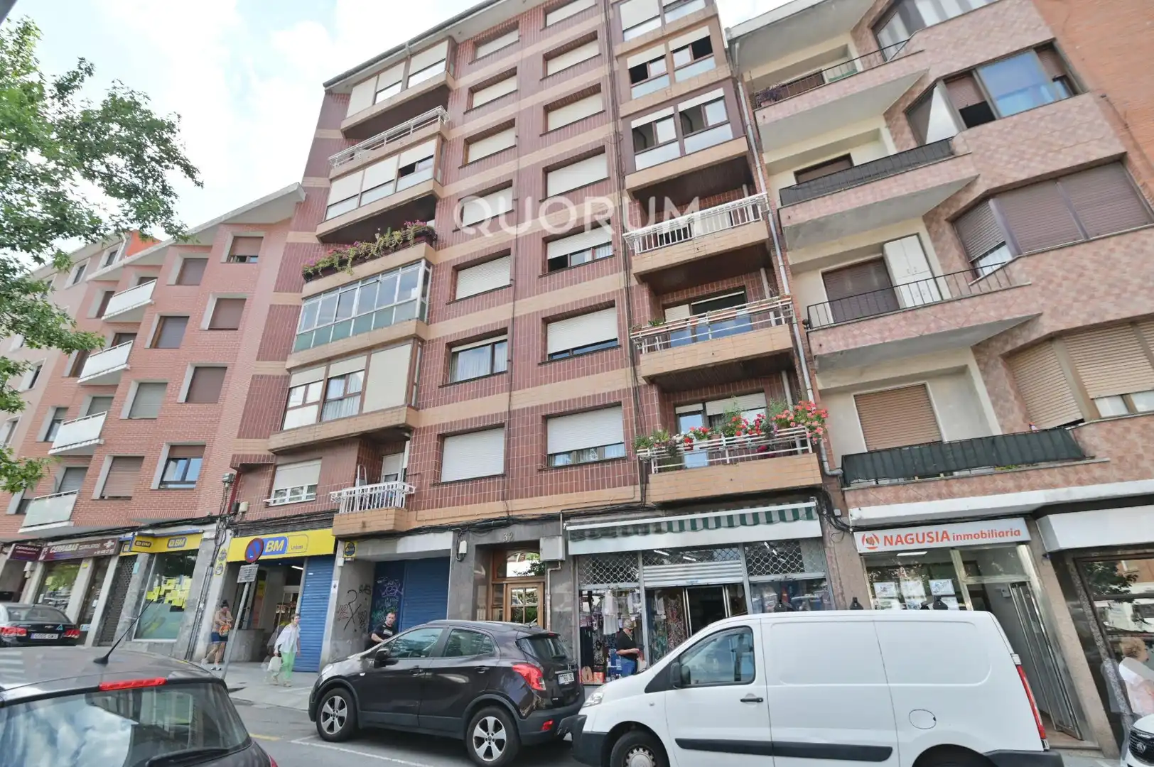 Vista exterior de Pis en venda en Basauri  amb Terrassa i Balcó