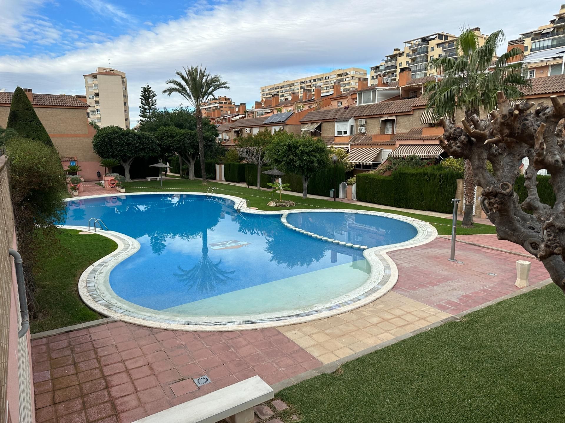 Piscina de Casa adosada en venda en Alicante / Alacant amb Aire condicionat, Calefacció i Jardí privat