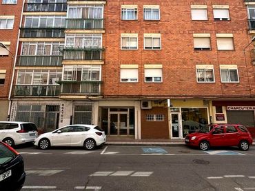 Pis amb ascensor en venda a Fernán González
