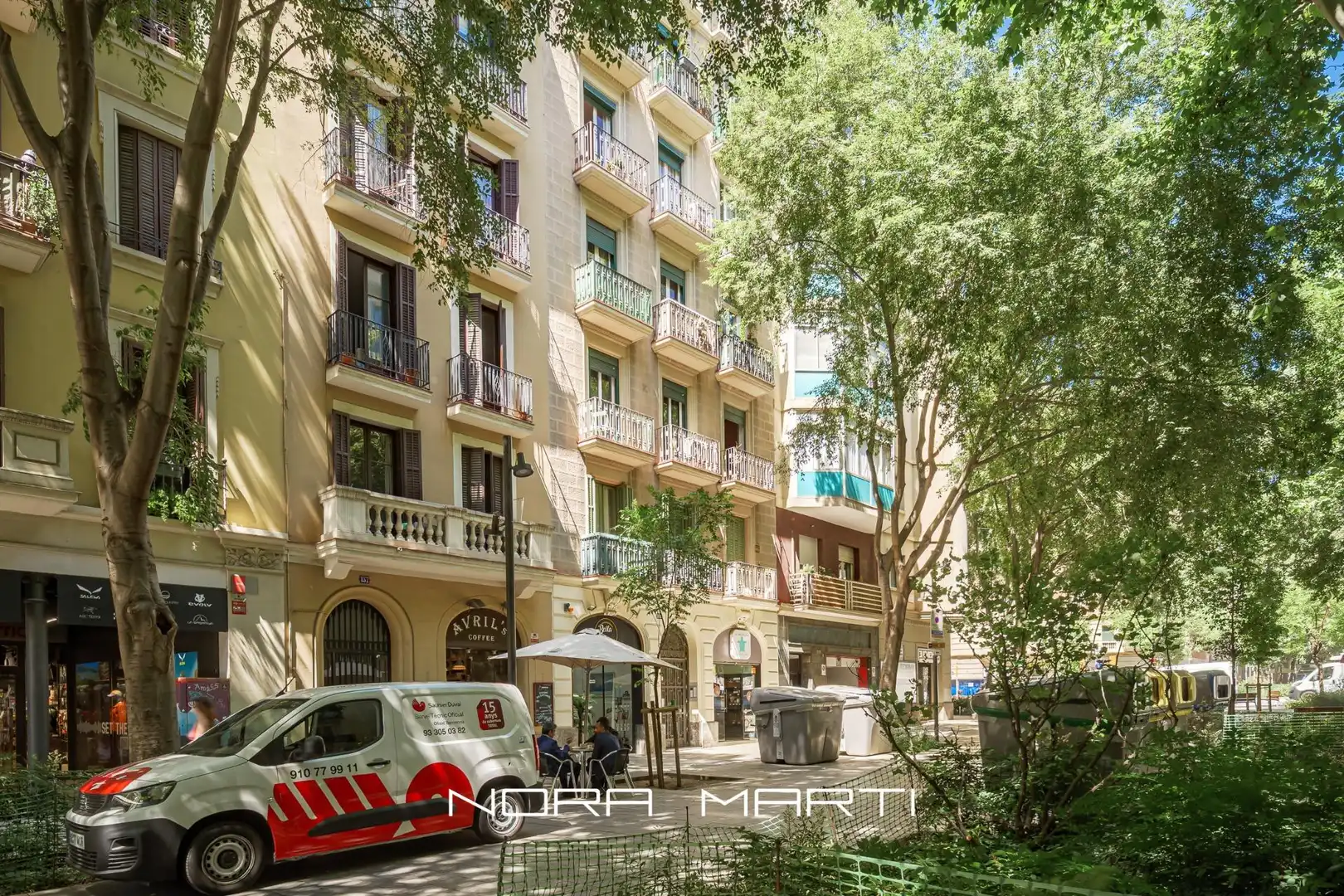 Außenansicht von Wohnung zum Verkauf in Barcelona mit Klimaanlage, Parkett und Terrasse