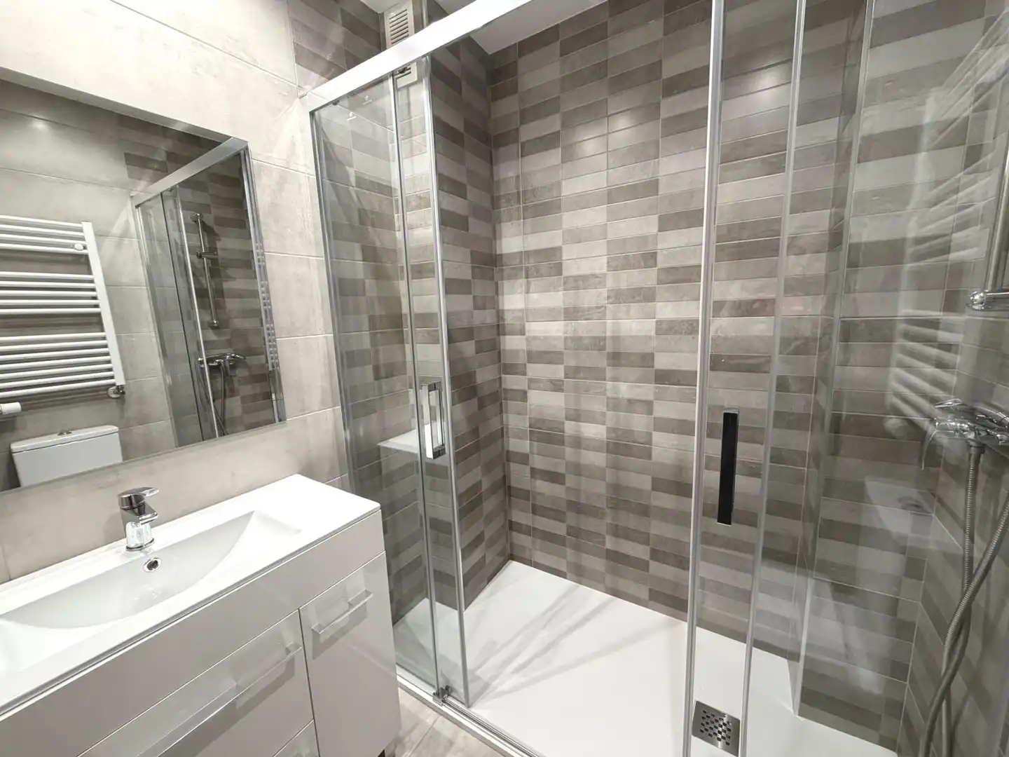 Baño de Piso de alquiler en Salamanca con Calefacción, Parquet y Amueblado