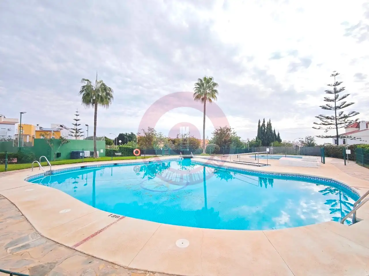 Piscina de Casa adosada en venda en Vélez-Málaga amb Aire condicionat, Terrassa i Moblat