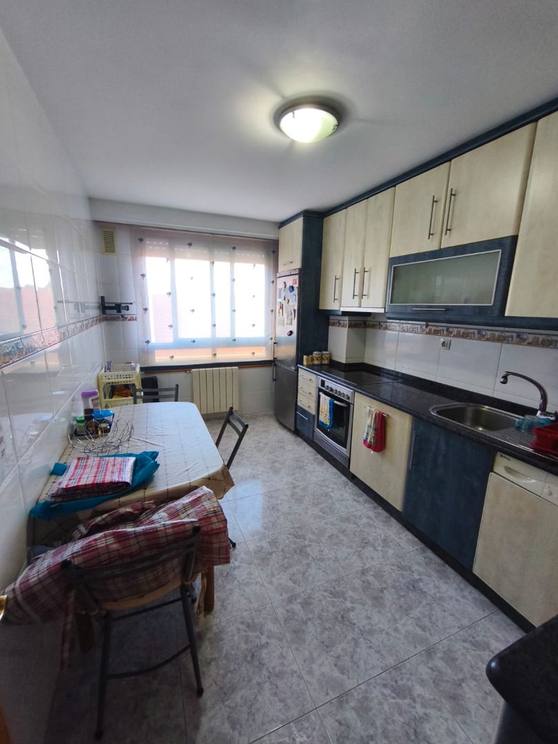 Cuina de Pis en venda en Barbadás amb Calefacció, Parquet i Traster