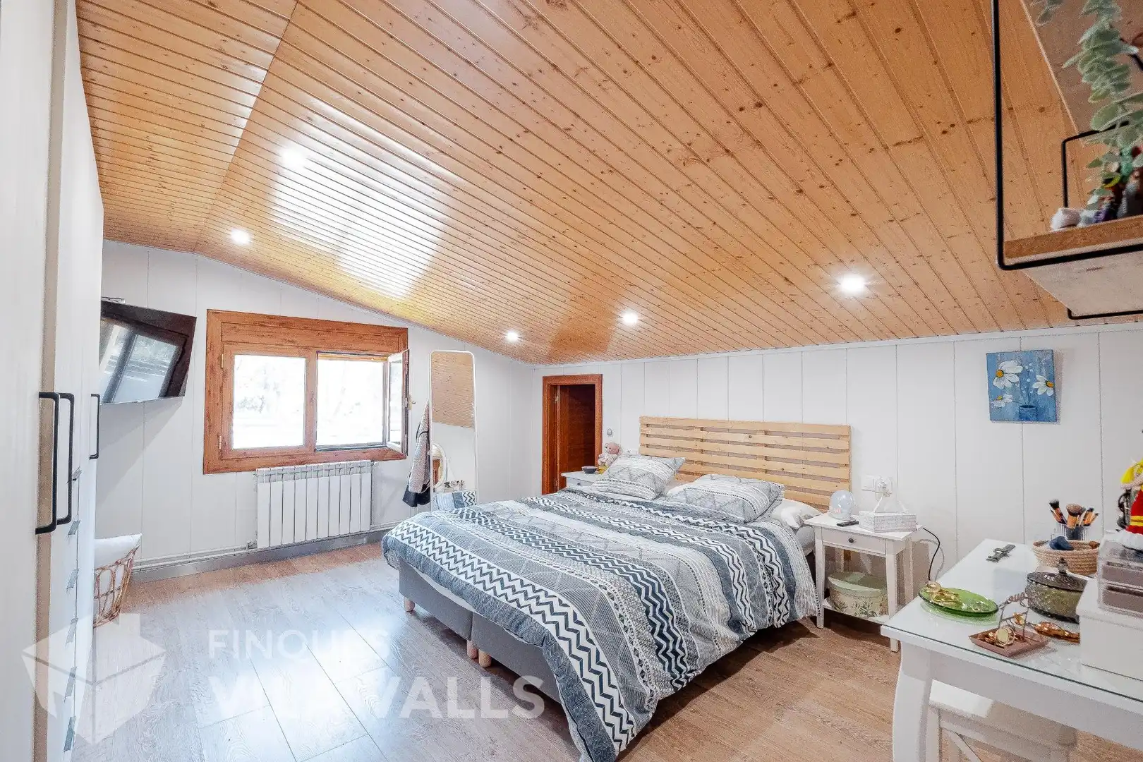 Dormitori de Casa o xalet en venda en Sant Quirze Safaja amb Jardí privat, Parquet i Terrassa
