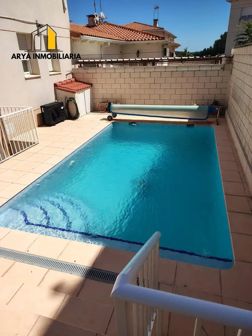 Piscina de Casa o chalet en venta en Horche con Aire acondicionado, Calefacción y Jardín privado