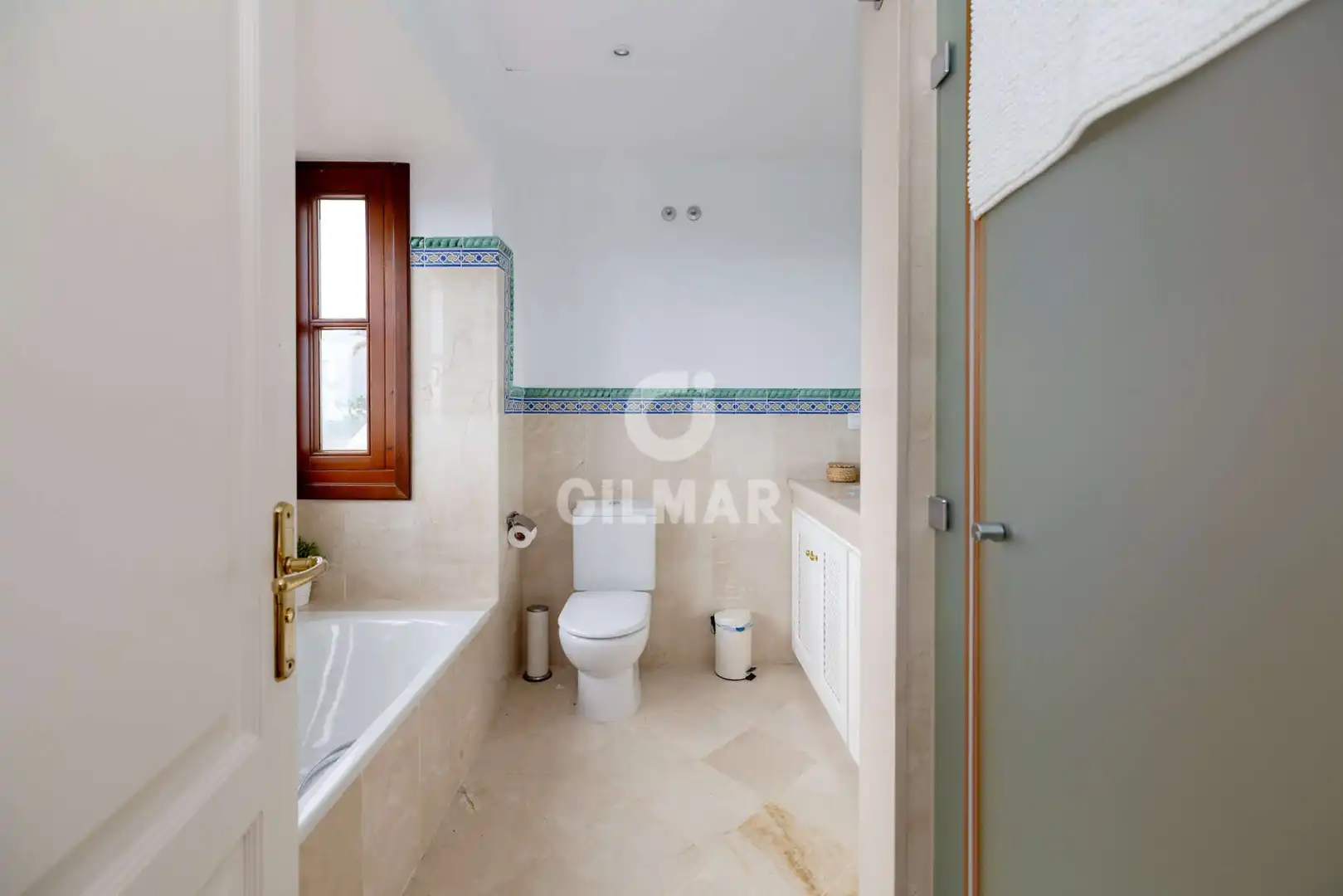 Baño de Casa adosada en venta en Benahavís con Calefacción y Piscina
