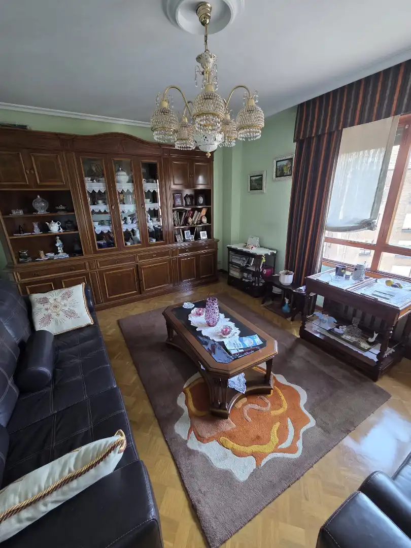 Sala d'estar de Pis en venda en Oviedo  amb Calefacció i Traster