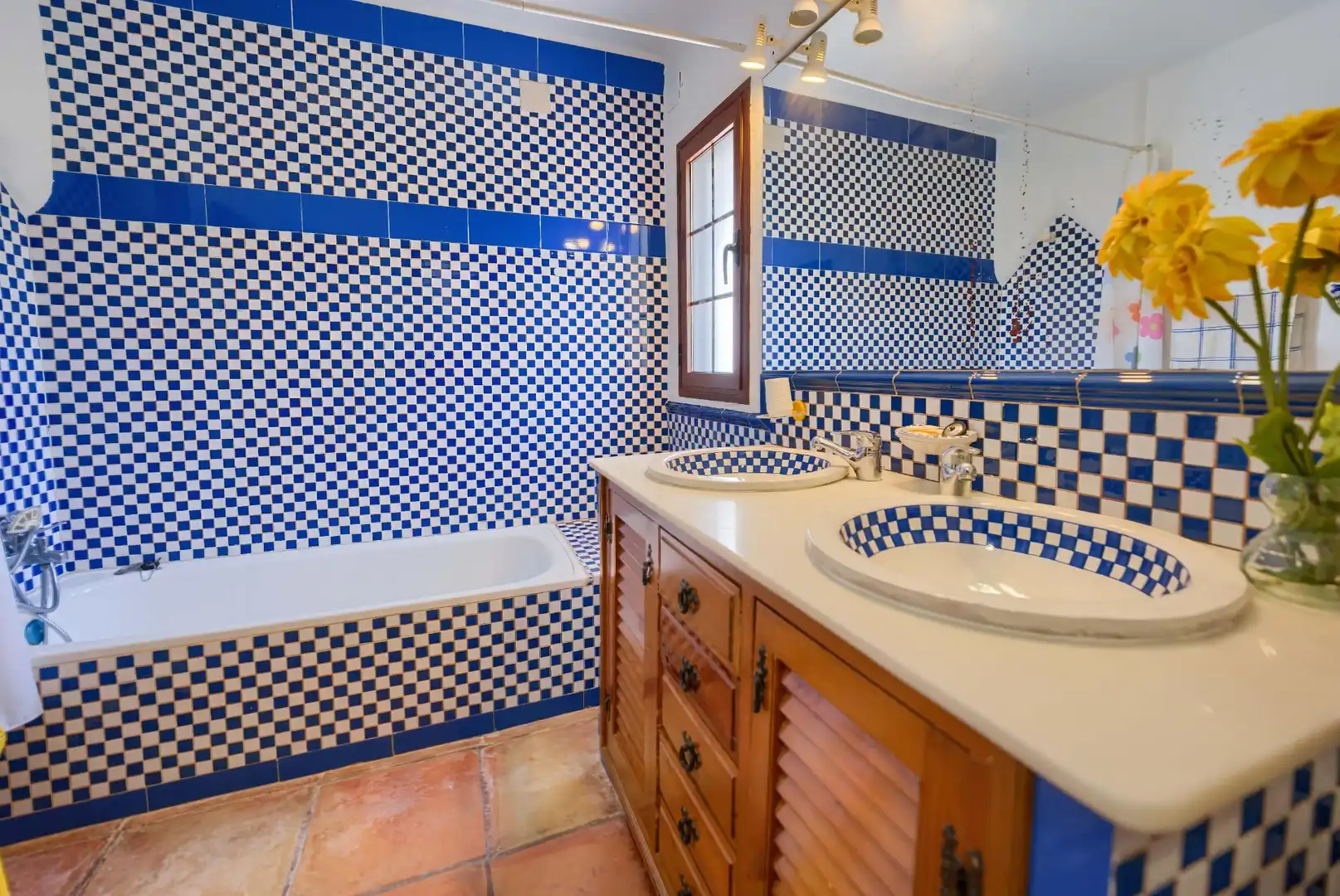 Baño de Casa o chalet en venta en Tomares con Aire acondicionado, Calefacción y Jardín privado