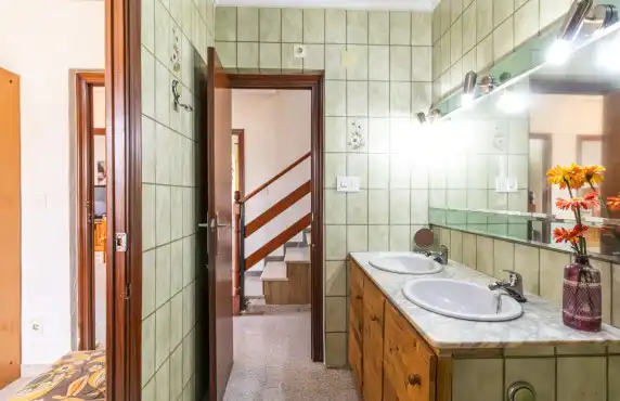 Bany de Casa o xalet en venda en Elche / Elx amb Jardí privat, Terrassa i Piscina