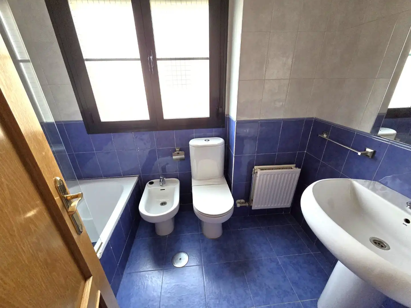 Baño de Casa adosada en venta en Cardeñadijo con Calefacción, Jardín privado y Terraza