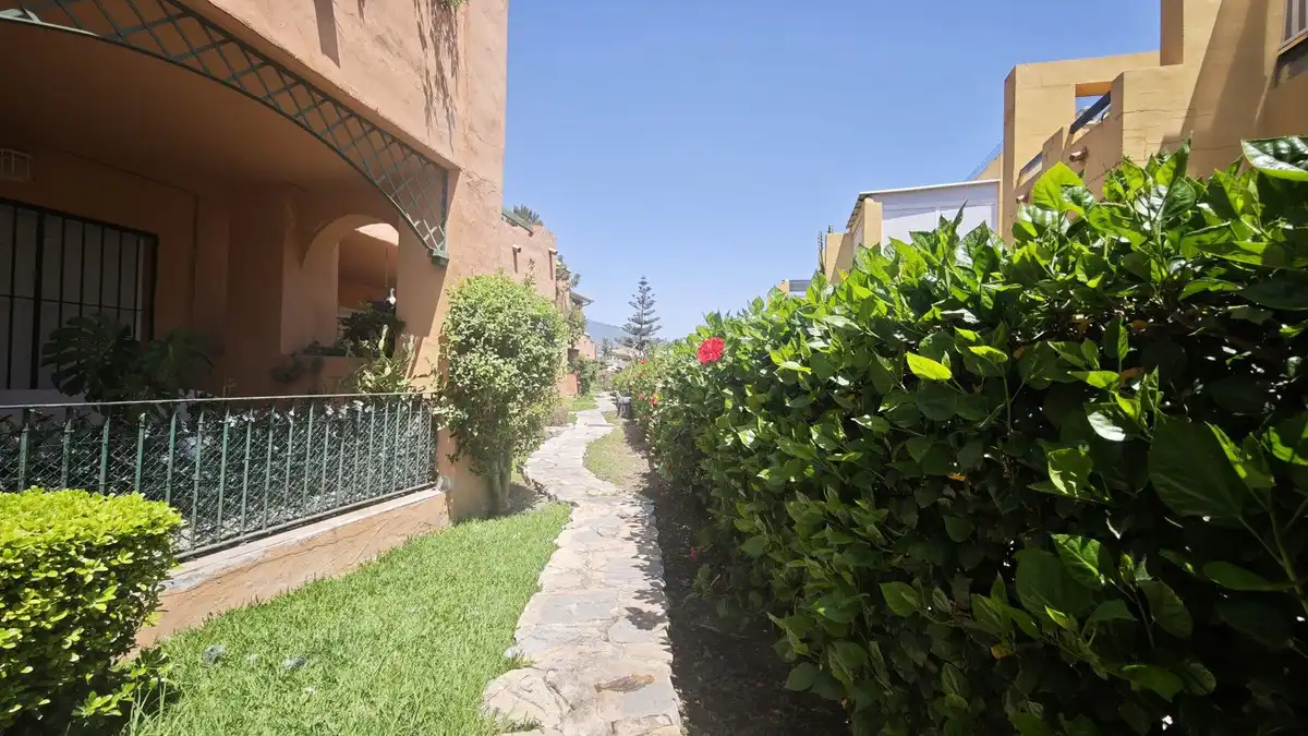 Vista exterior de Apartament en venda en San Pedro de Alcántara