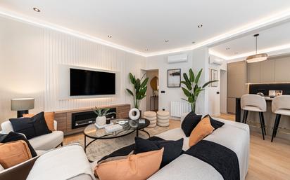 Living room of Flat for sale in  Madrid Capital  with Air Conditioner, Heating and Private garden