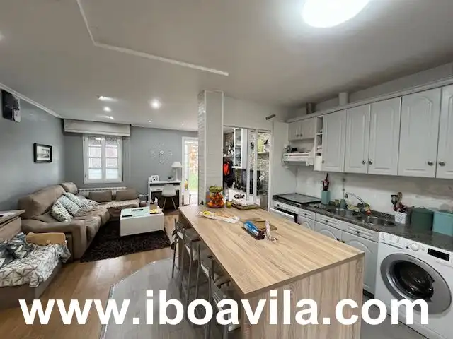 Cuina de Casa o xalet en venda en Pontevedra Capital  amb Calefacció, Jardí privat i Terrassa