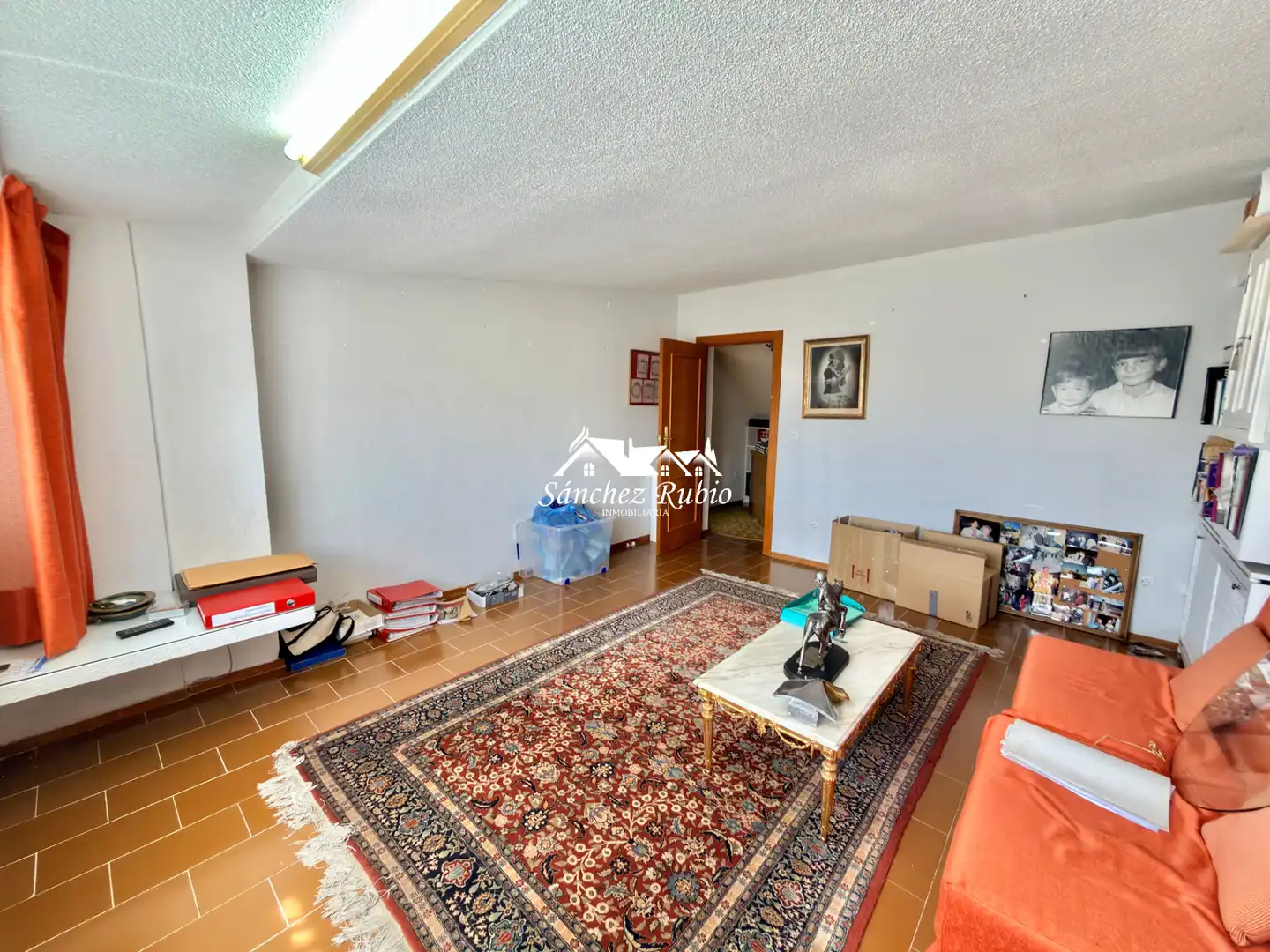 Sala d'estar de Casa o xalet en venda en Torrelodones amb Calefacció, Jardí privat i Parquet