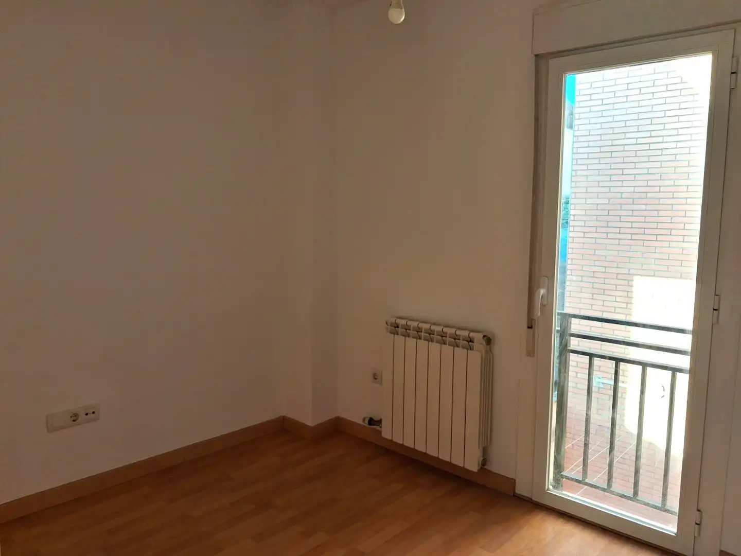 Bedroom of Flat for sale in Fuentes de Ebro  with Air Conditioner, Heating and Parquet flooring