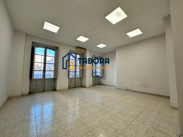 Oficina en Alquiler en Rambla de Méndez Núñez en Barrio del Centro