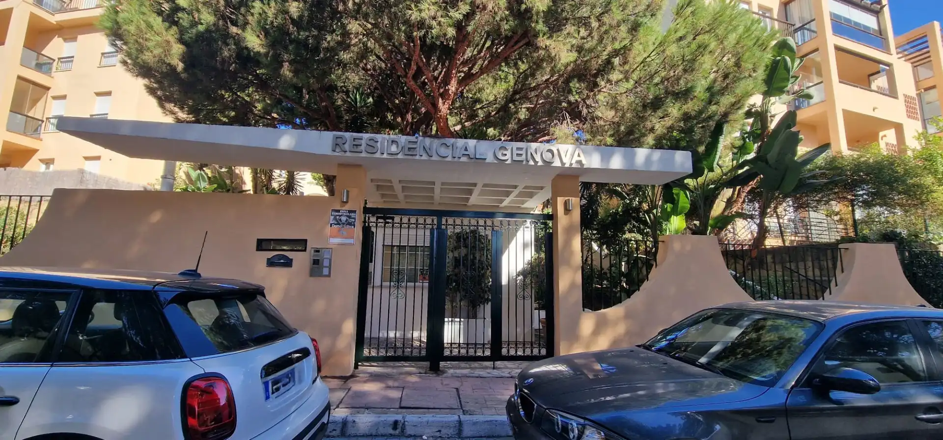 Vista exterior de Pis en venda en Marbella amb Terrassa i Piscina comunitària