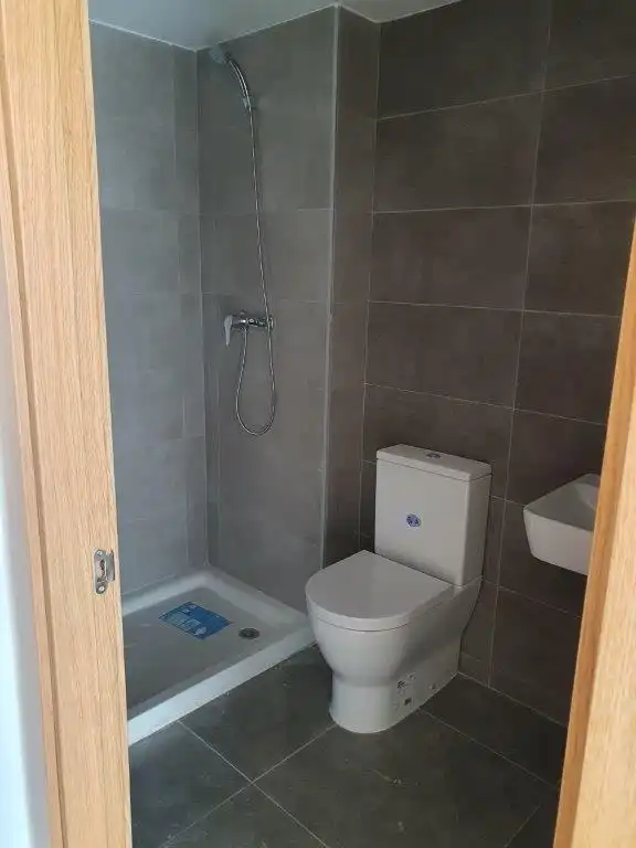 Baño de Piso de alquiler en Valencia con Aire acondicionado, Terraza y Trastero