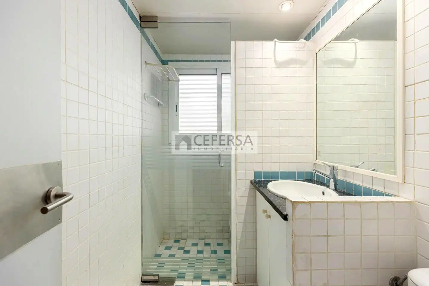 Badezimmer von Wohnung zum Verkauf in Barcelona mit Heizung, Parkett und Terrasse