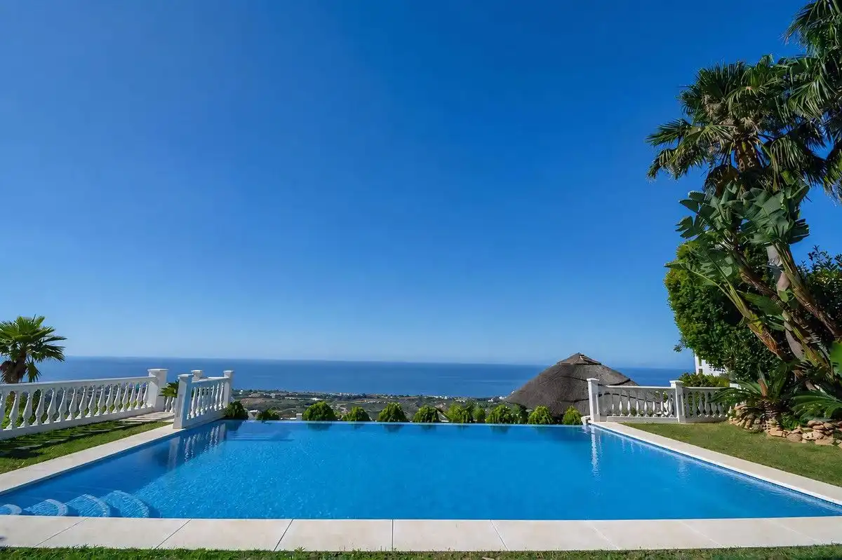 Piscina de Casa o xalet en venda en Marbella amb Aire condicionat, Jardí privat i Piscina