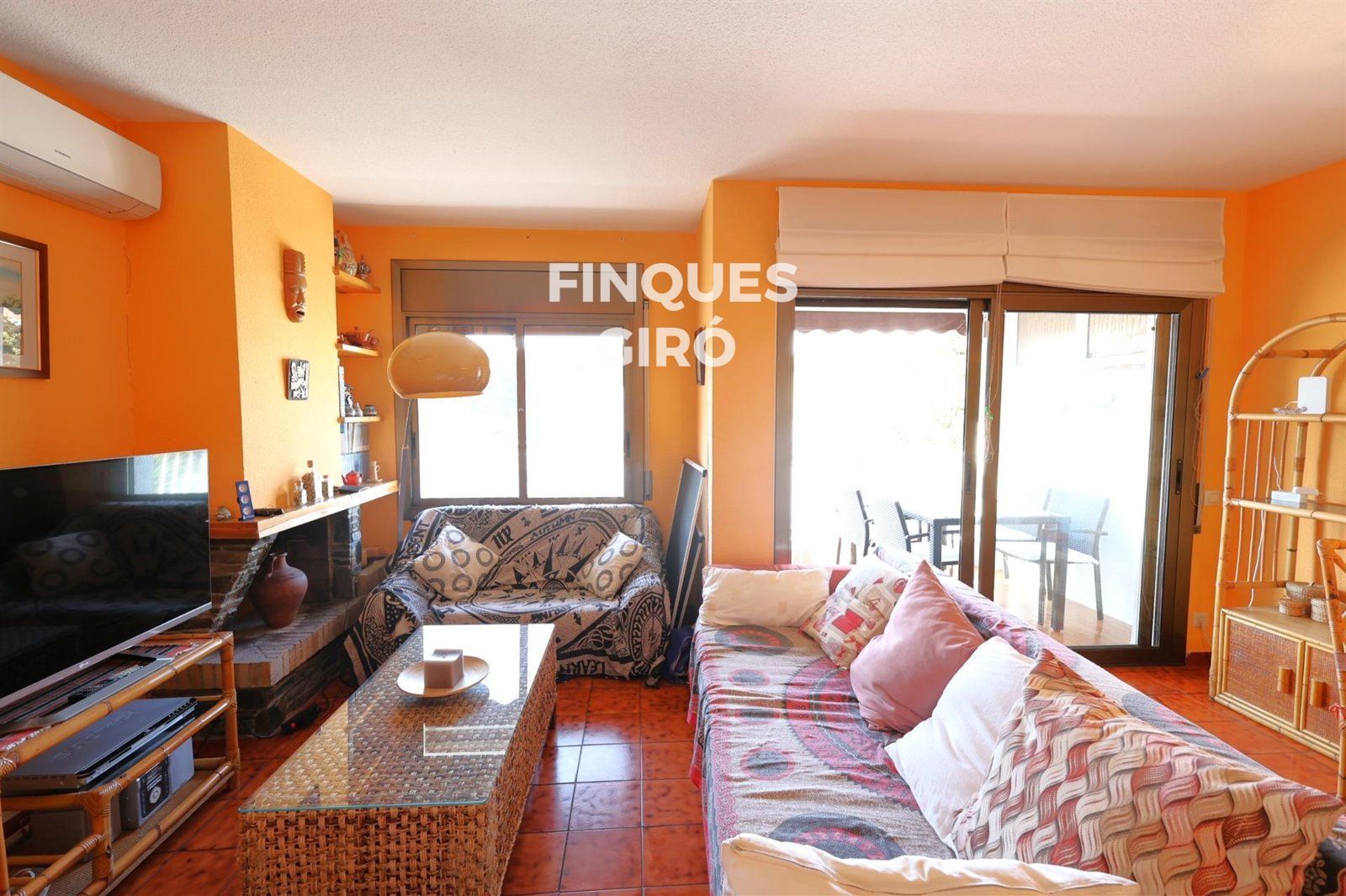 Sala d'estar de Pis en venda en El Vendrell amb Aire condicionat, Terrassa i Moblat