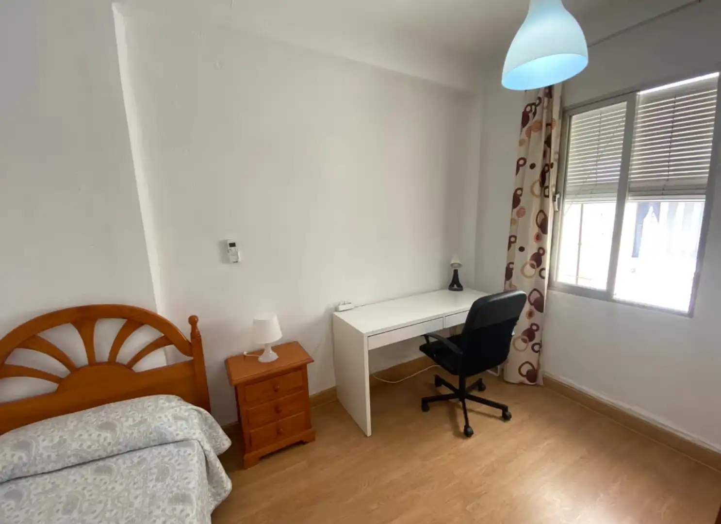 Habitación de Piso para compartir en Málaga con Aire acondicionado y Amueblado