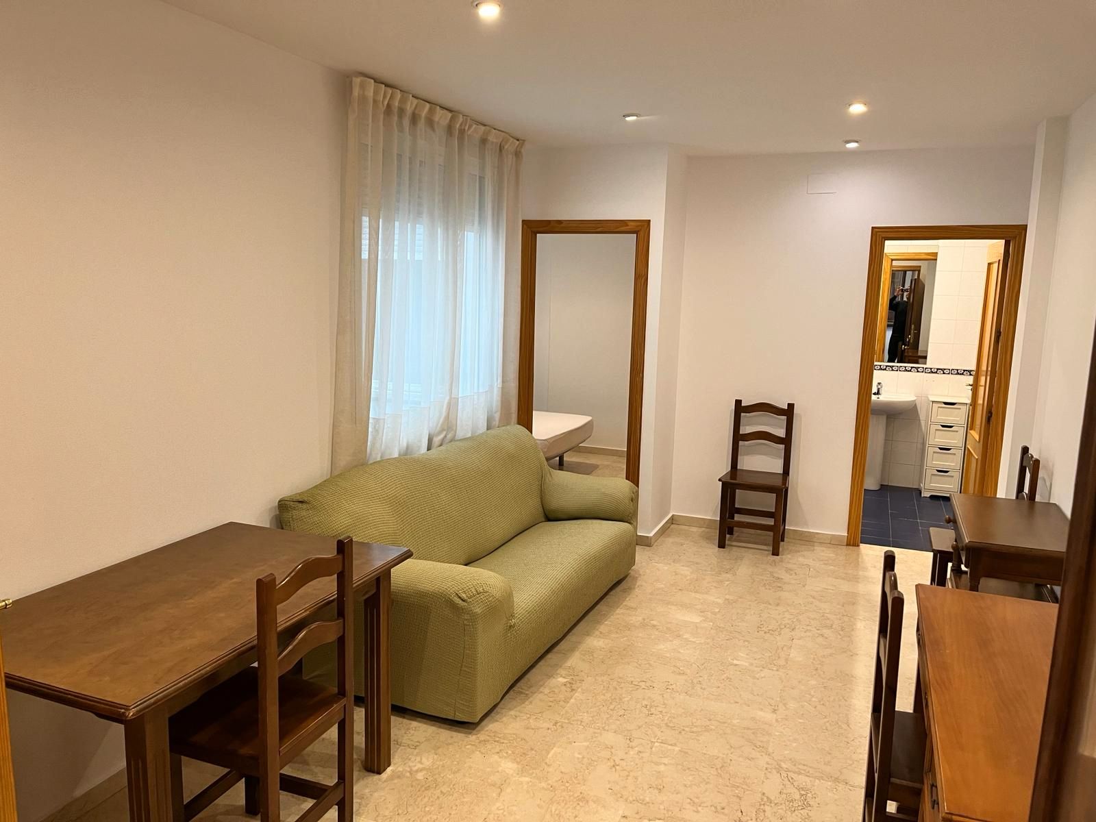 Dormitori de Apartament de lloguer en  Granada Capital amb Moblat i Rentadora