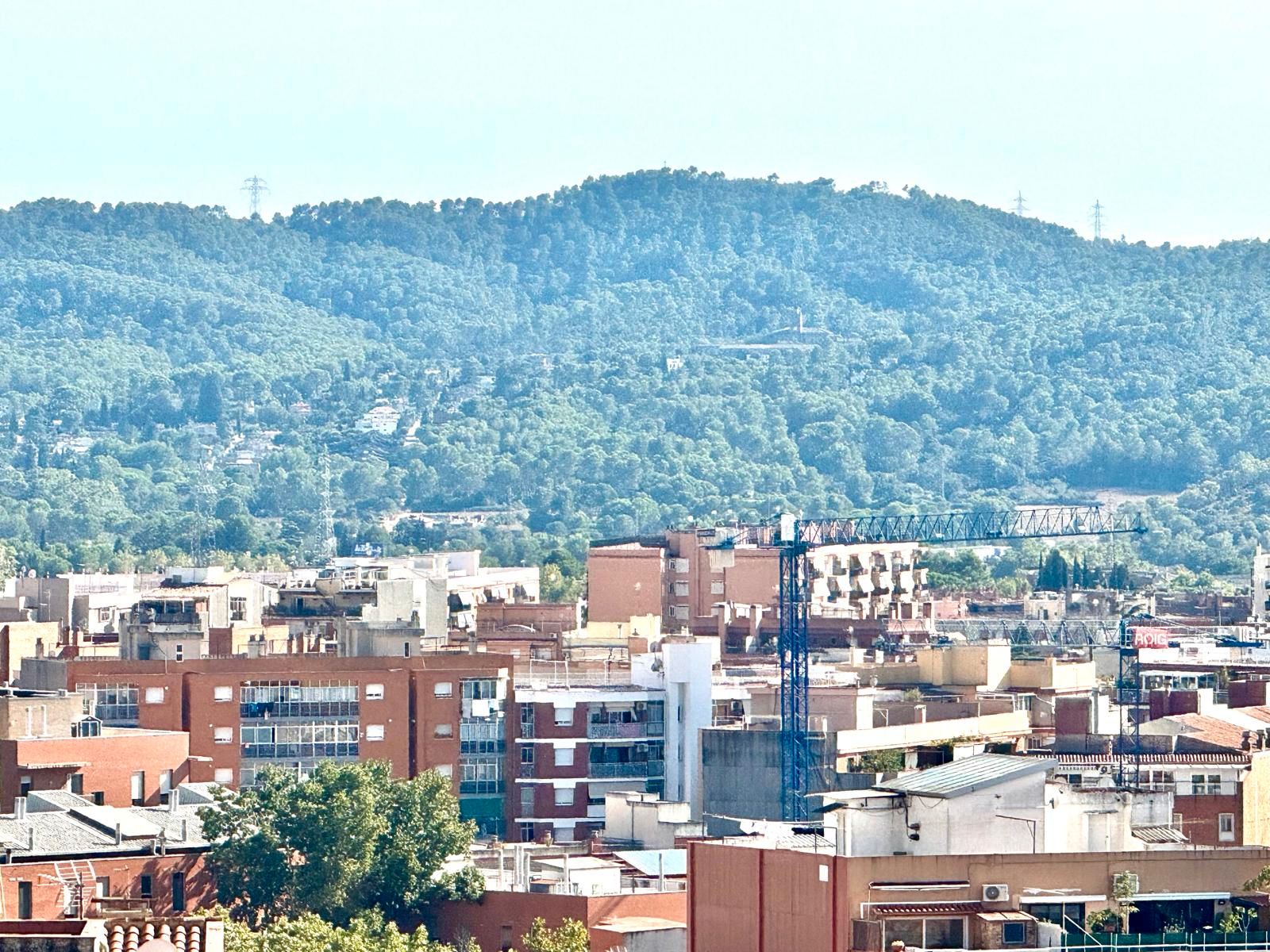 Vista exterior de Piso en venta en Rubí con Aire acondicionado, Calefacción y Parquet