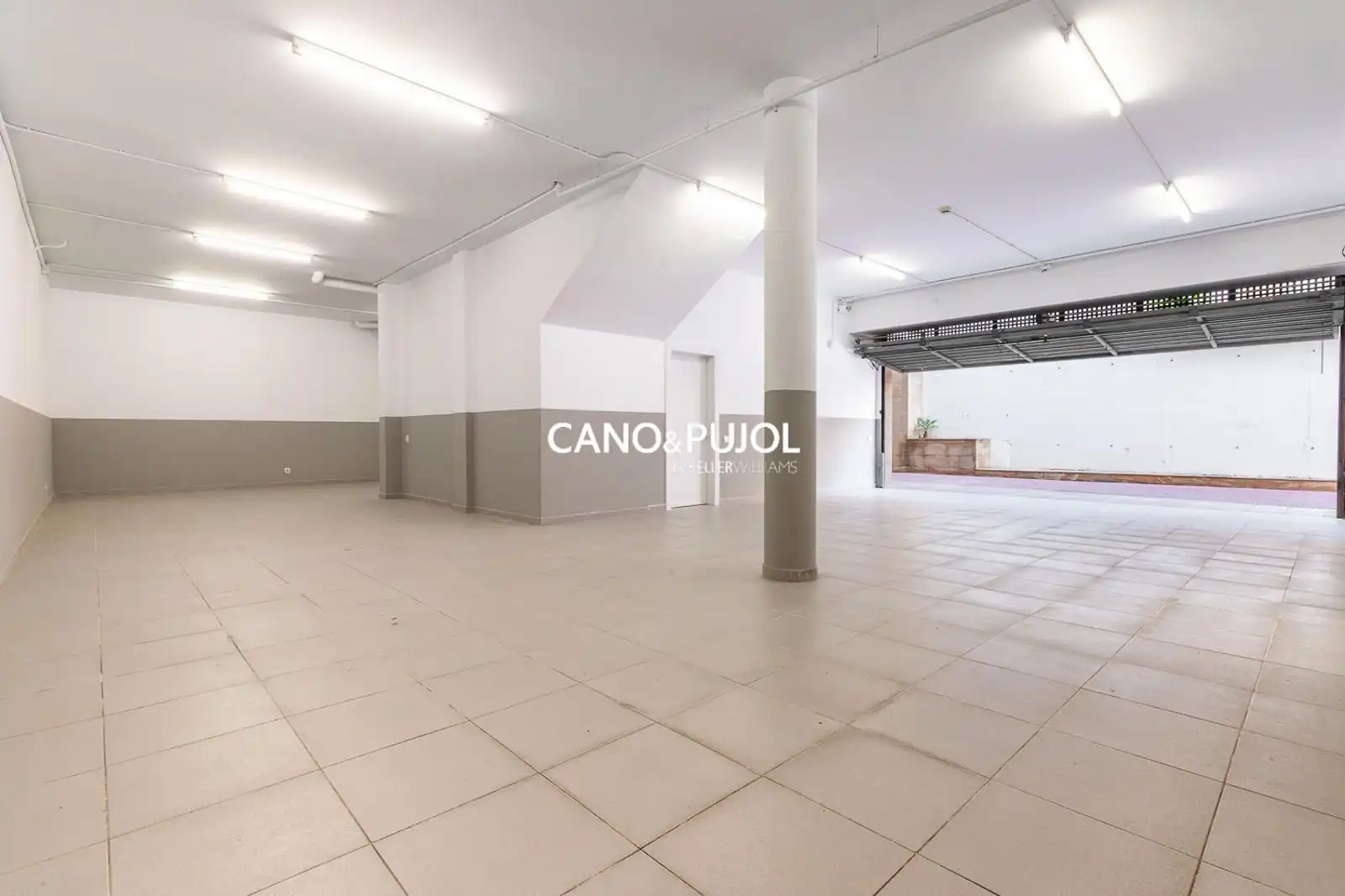 Parking of Houses for sale in Sant Cugat del Vallès  with Air Conditioner, Terrace and Swimming Pool
