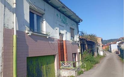 Vista exterior de Casa o xalet en venda en Langreo amb Calefacció, Jardí privat i Terrassa