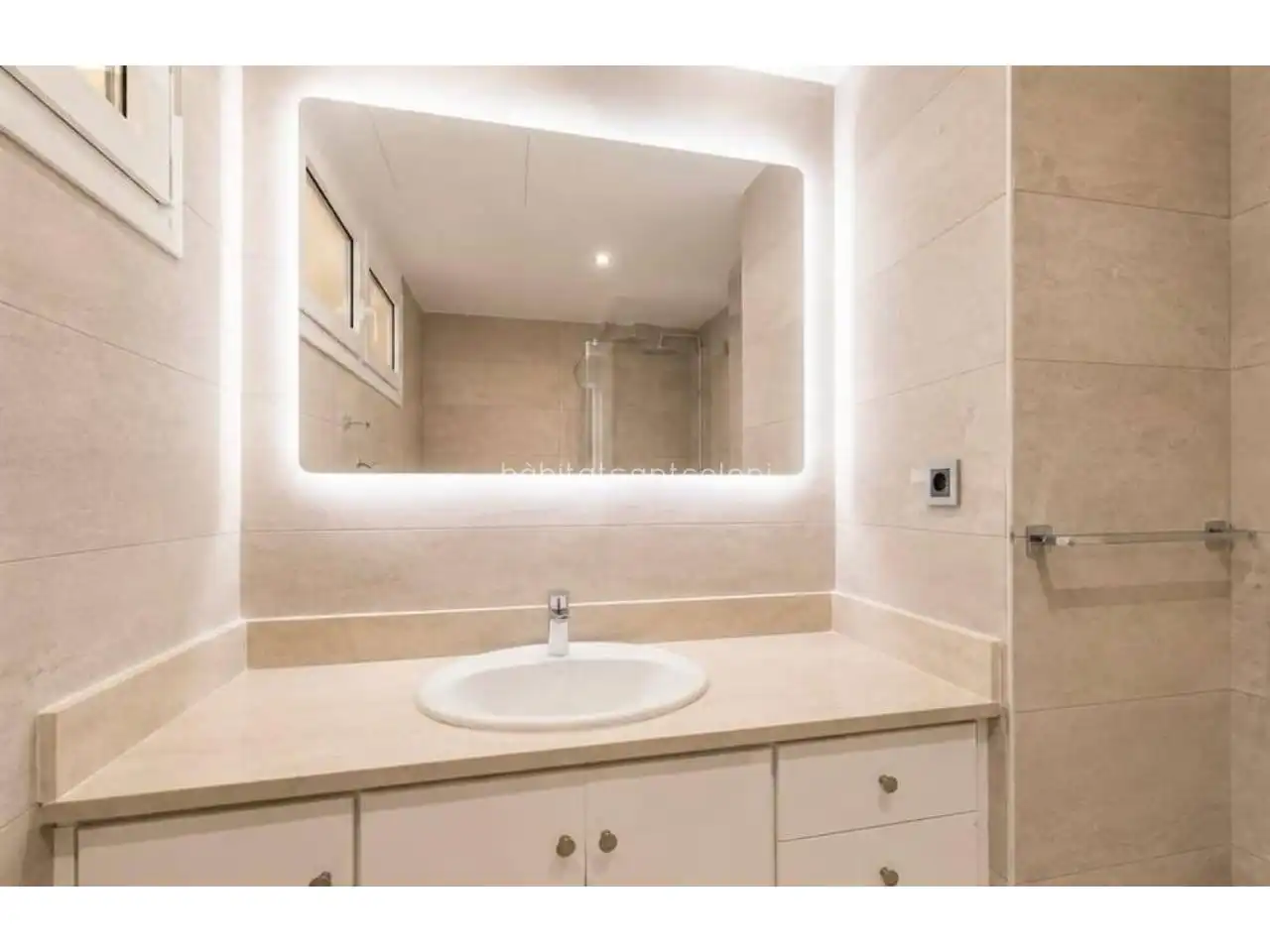Badezimmer von Wohnung zur Miete in Sitges mit Klimaanlage, Heizung und Terrasse