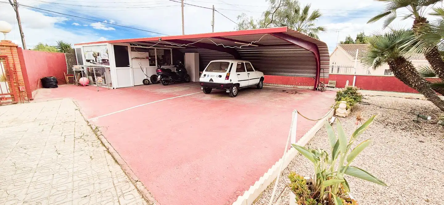 Aparcament de Casa o xalet en venda en Elche / Elx amb Aire condicionat, Jardí privat i Traster