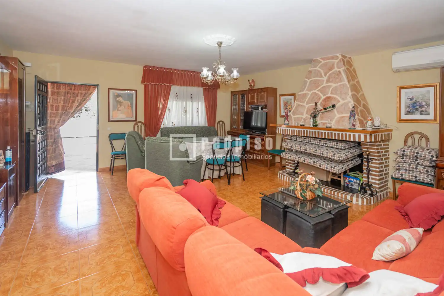 Sala de estar de Casa o chalet en venta en Palomeque con Aire acondicionado, Calefacción y Jardín privado