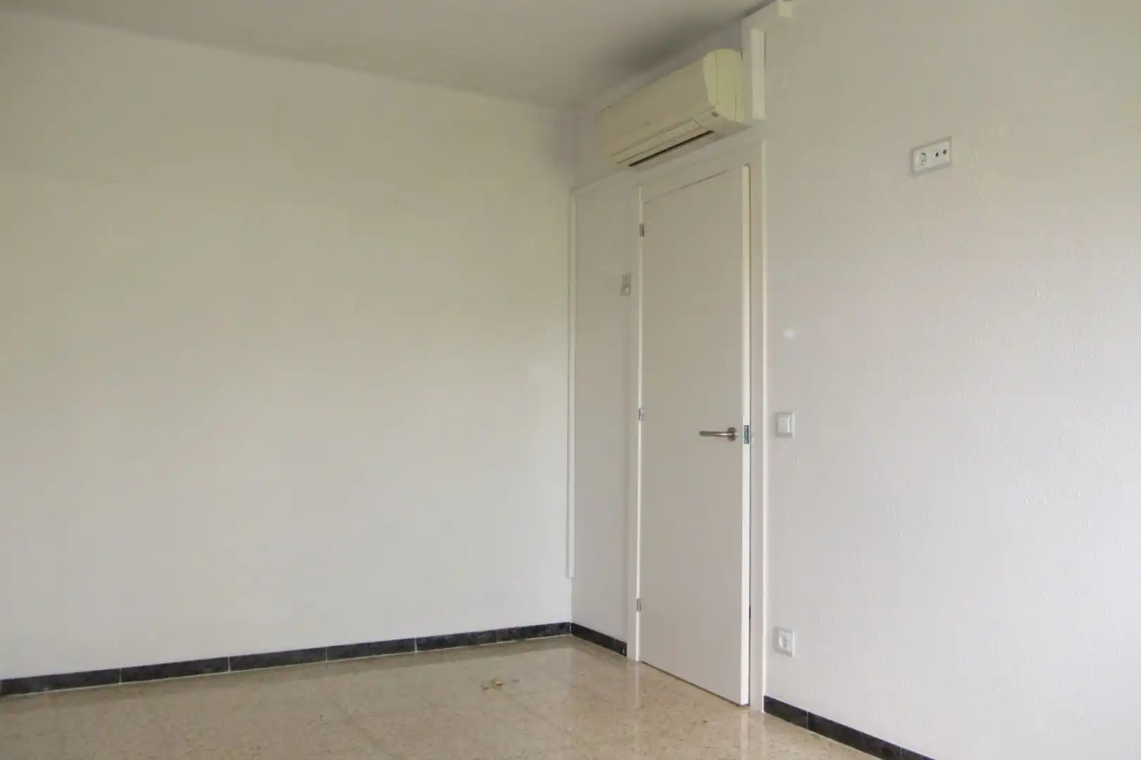 Piso de alquiler en Girona con Aire acondicionado, Calefacción y Lavadora