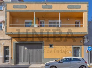 Casa amb balcó en venda a Calle FAISAN
