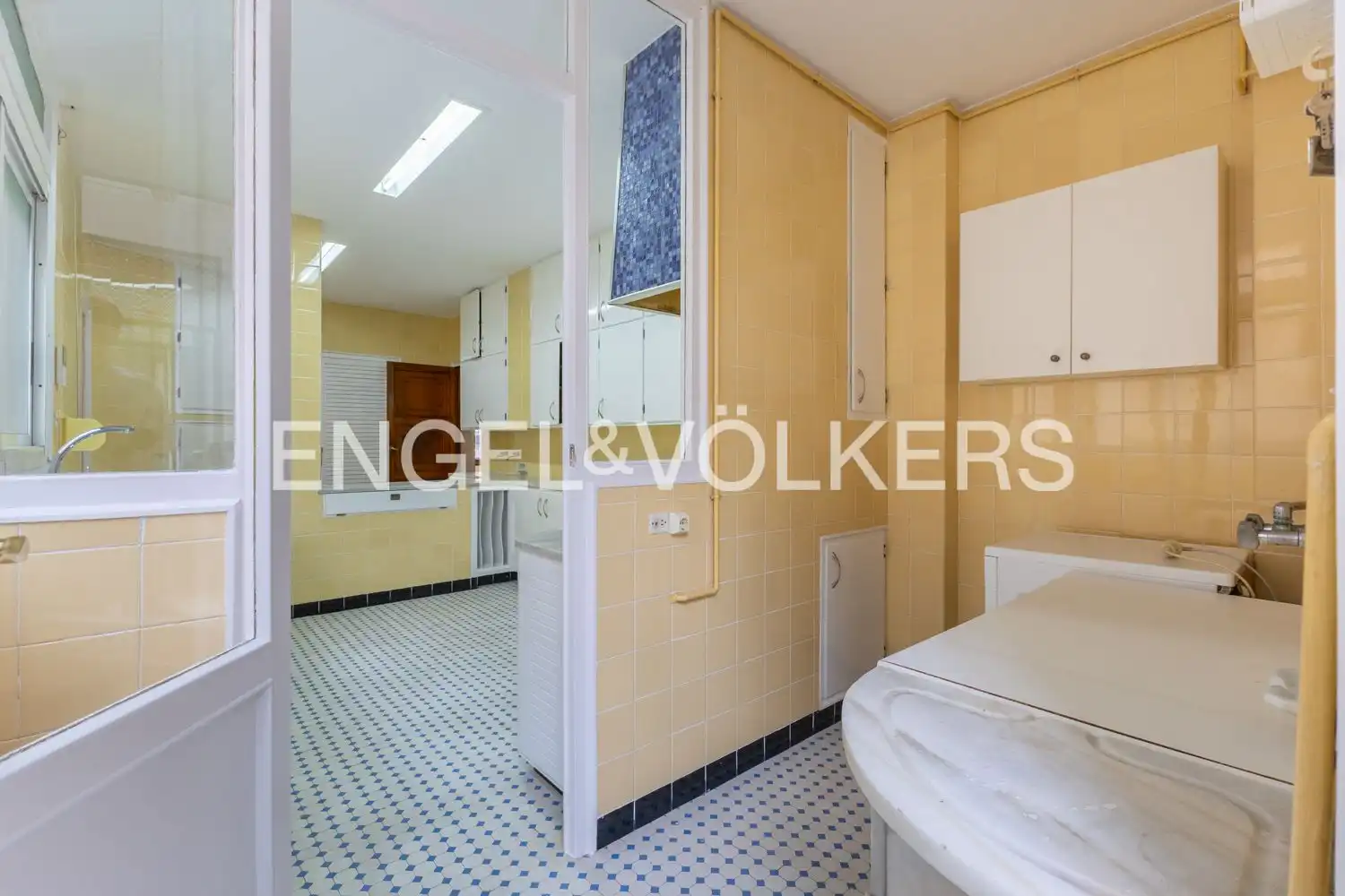 Badezimmer von Wohnung zur Miete in Valencia mit Klimaanlage, Heizung und Terrasse