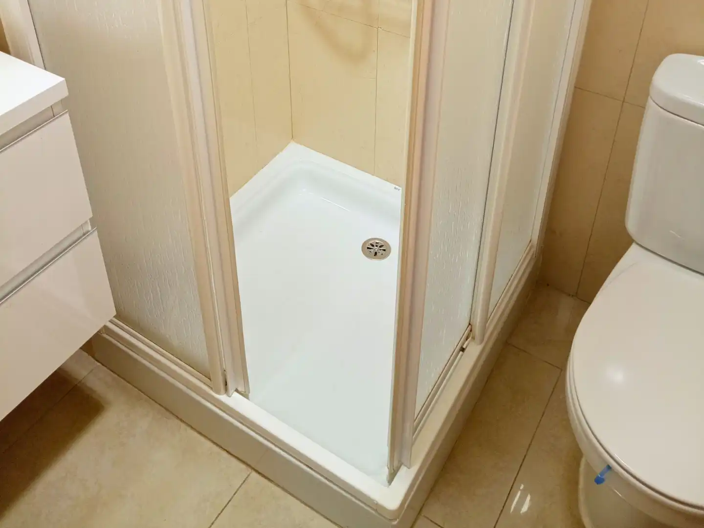 Baño de Piso en venta en La Manga del Mar Menor con Aire acondicionado, Amueblado y Horno