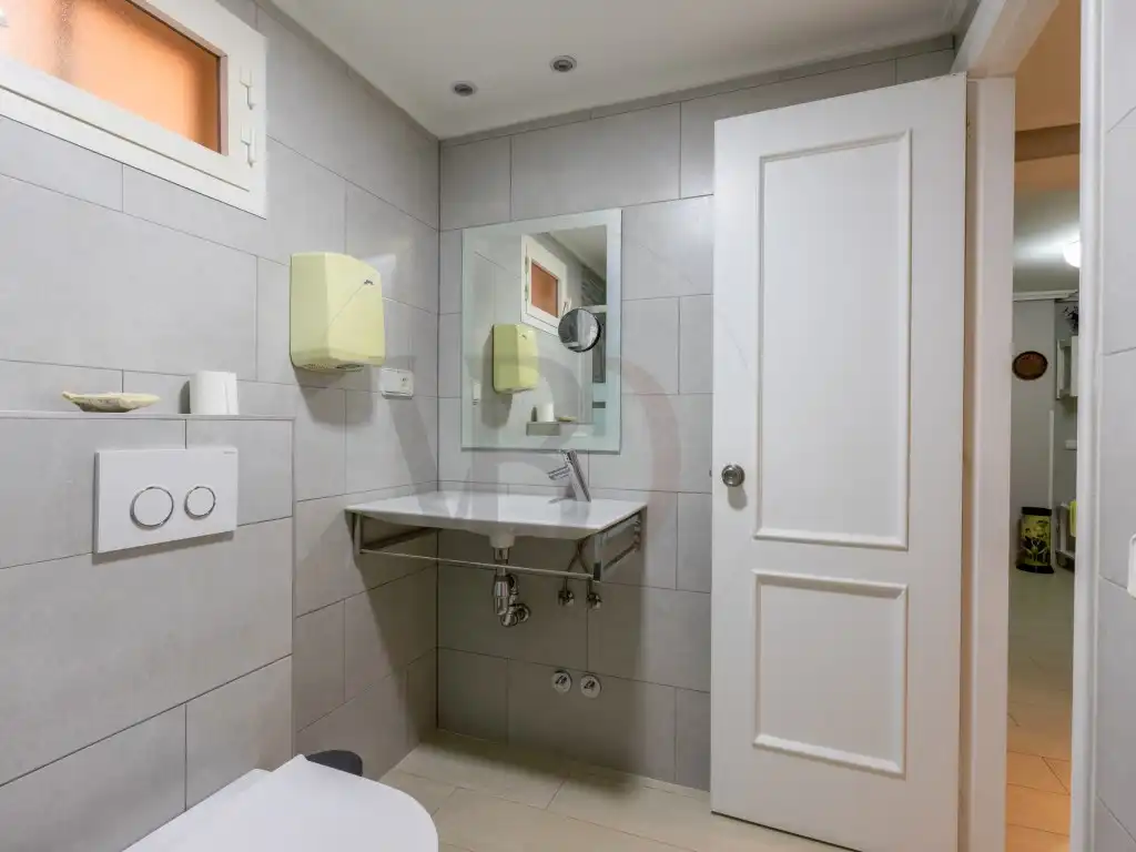 Bathroom of Apartments for sale in Eivissa  with Air Conditioner, Furnished and Oven