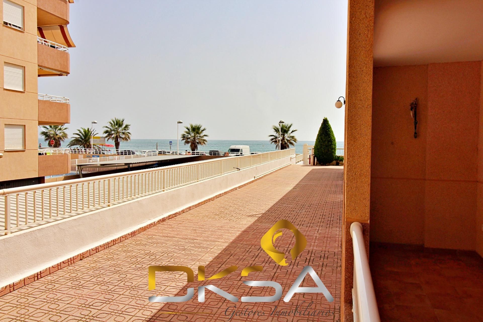 Vista exterior de Planta baixa en venda en Oropesa del Mar / Orpesa amb Jardí privat, Terrassa i Piscina comunitària
