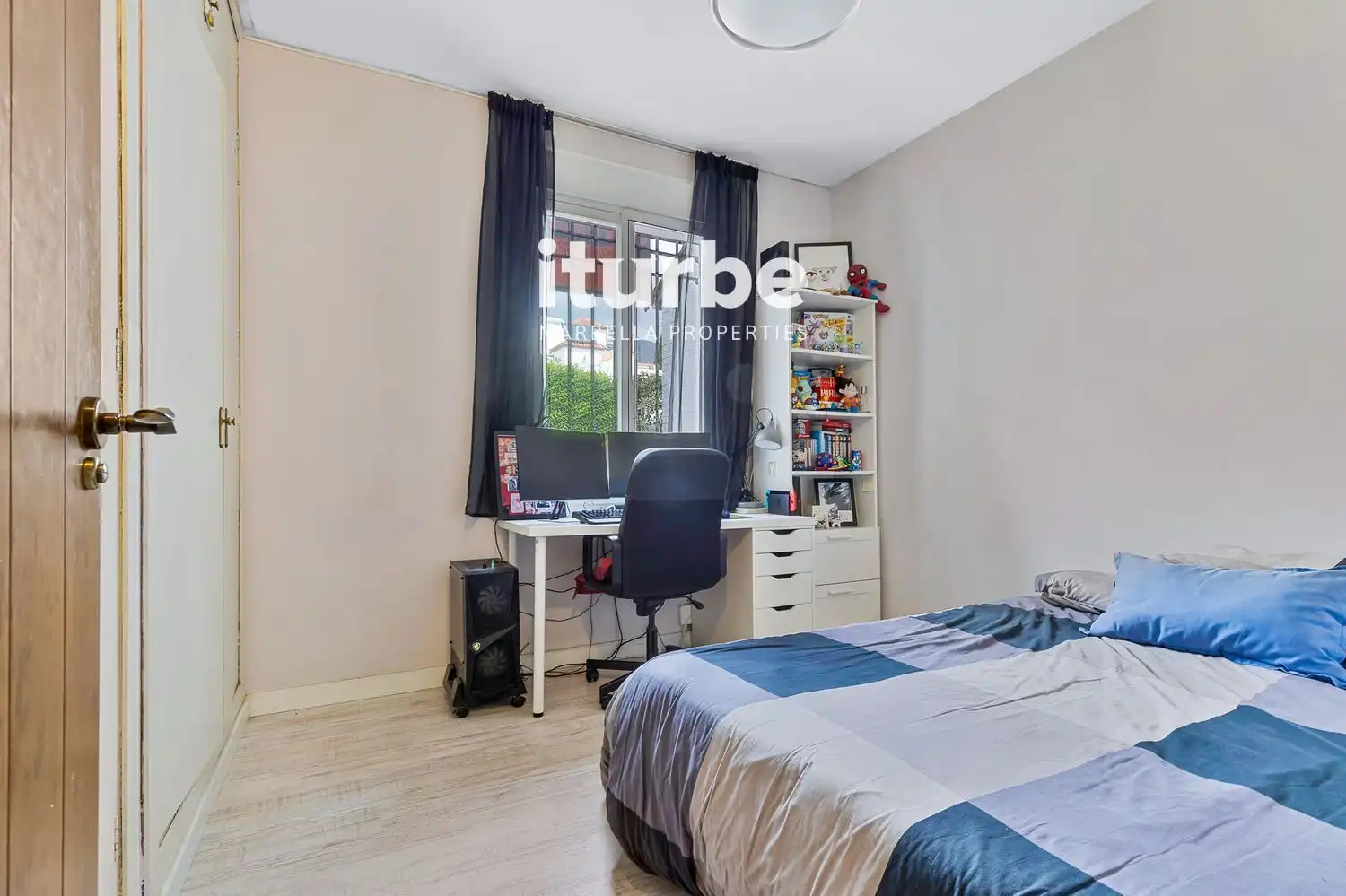 Habitación de Piso en venta en Marbella con Aire acondicionado, Terraza y Piscina